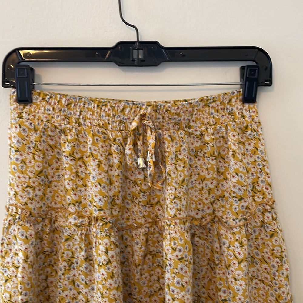Floral Ruffle Mini Skirt - Picture 2 of 4